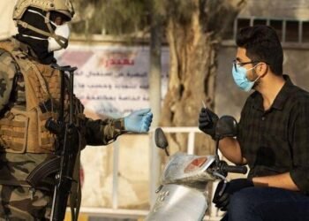 رفضاً للحظر .. صاحب مطعم يطعن ضابطاً بالسكين !