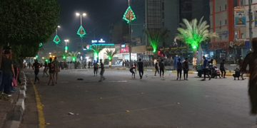 بالصور.. مصادمات بين محتجين وقوات أمنية في كربلاء