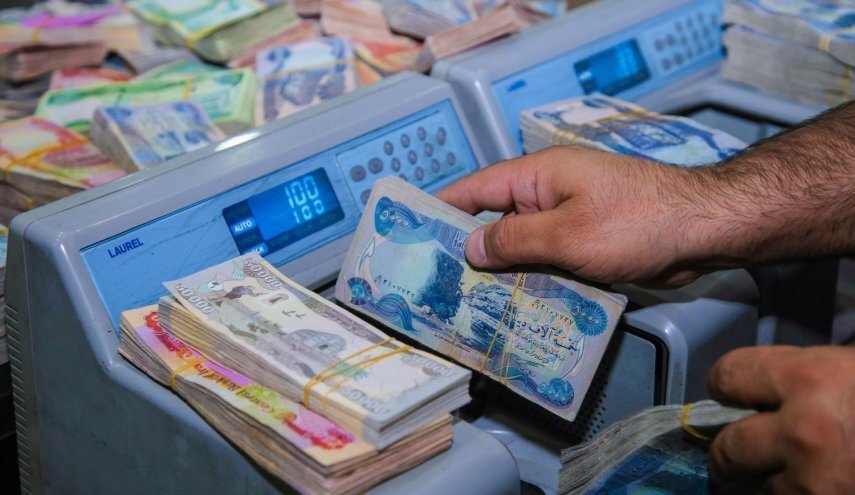 مستشار الكاظمي: رواتب الموظفين والمتقاعدين مؤمنه لمدة عامين