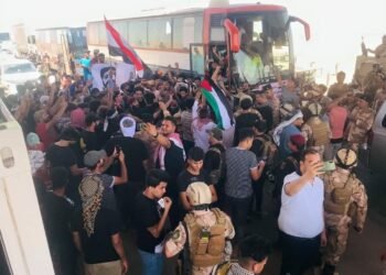 دعما لفلسطين .. “التشرينيون” على مقربة من الحدود الاردنية بحماية الجيش العراقي
