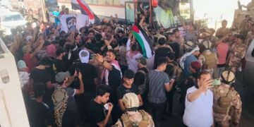 دعما لفلسطين .. “التشرينيون” على مقربة من الحدود الاردنية بحماية الجيش العراقي