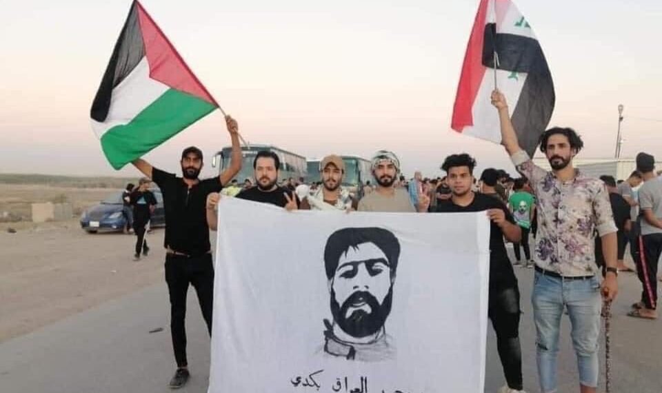 دعما لفلسطين .. “التشرينيون” على مقربة من الحدود الاردنية بحماية الجيش العراقي
