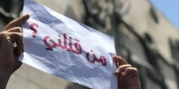 شباب التحرير يغنون للعراق وسلمية التظاهر