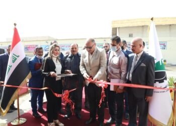 وزير الصناعة يفتتح مشروع إنتاج البطاريات عديمة الإدامة SMF