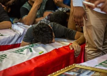 بين طفين … بالأمس واليوم شموس قد تهاوت