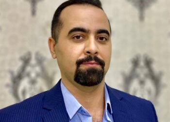 طبيب كربلائي .. يفتتح عيادته لمدة شهر بالمجان