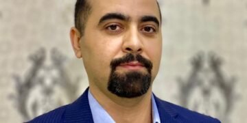 طبيب كربلائي .. يفتتح عيادته لمدة شهر بالمجان
