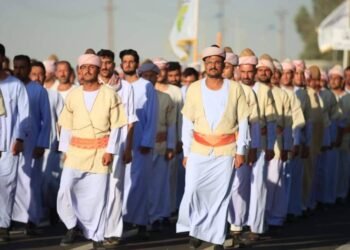كسراً للطائفية .. الحشد يستعرض بأبناء العراق