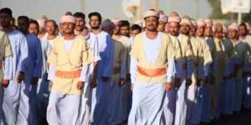 كسراً للطائفية .. الحشد يستعرض بأبناء العراق