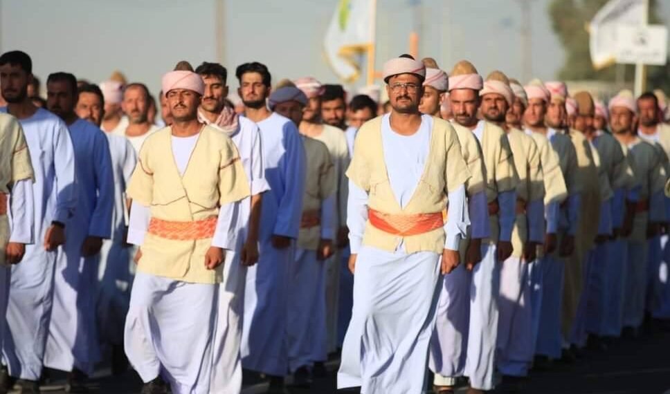 كسراً للطائفية .. الحشد يستعرض بأبناء العراق
