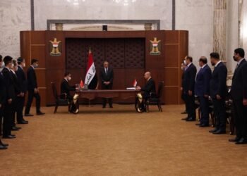 حكومة العراق توقع على اعادة العمل بمشروع مطار الناصرية الدولي