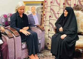 بالصور || والدة ايهاب الوزني مع ممثلة الأمم المتحدة بلاسخارت