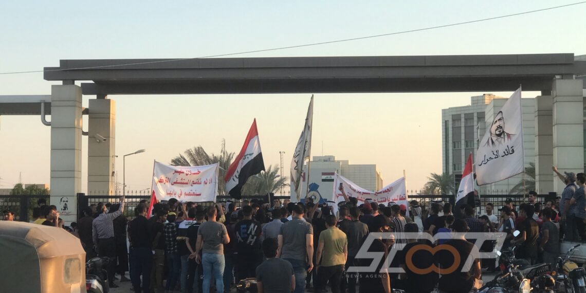 بالصور || كربلائيون يطالبون بافتتاح المستشفى التركي
