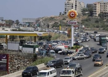 أزمة لبنان تتفاقم.. رفع أسعار البنزين بشكل “جنوني”
