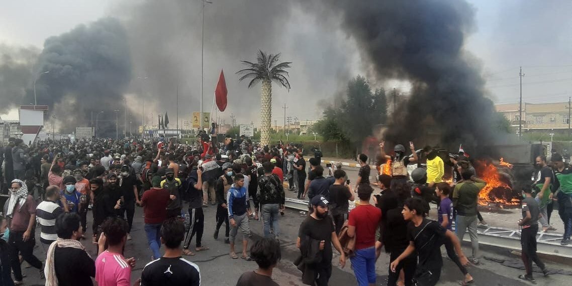 ذي قار .. مصادمات بين المتظاهرين و القوات الامنية قرب جسر النبي إبراهيم