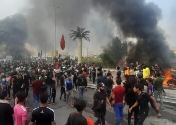 ذي قار .. مصادمات بين المتظاهرين و القوات الامنية قرب جسر النبي إبراهيم