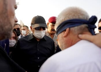 بالفيديو .. ستكون عبرة لكل متجاوز .. هكذا واجهه الكاظمي قاتل عبير