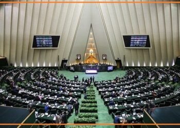 البرلمان الإيراني يبدأ البت بوزراء رئيسي