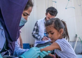 الصحة تحسم الجدل بشأن اعطاء لقاحات كورونا للاطفال