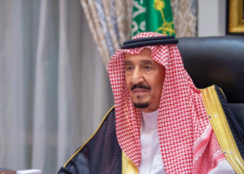 الكاظمي يدعو الملك سلمان إلى حضور قمة دول جوار العراق