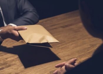 صلاح الدين .. ضبط مسؤول كبير في دائرة عقارات الدولة متلبس بالرشوة