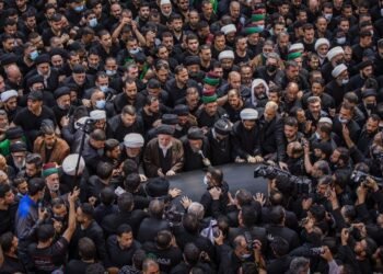 بالصور || تشييع المرجع الشيعي الكبير محمد سعيد الحكيم في كربلاء