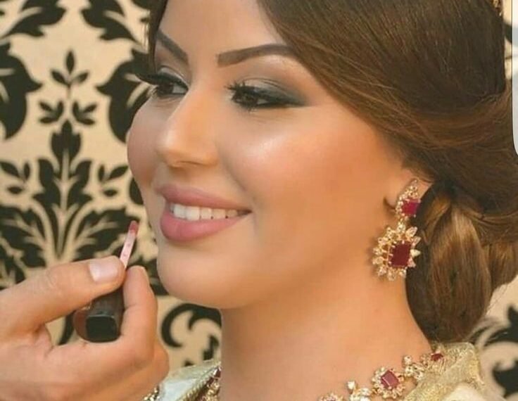 أردني يطلق عروسته فور عقد قرانهما بعد رفضها وضع الكمامة في المحكمة بحجة انها ستفسد أحمر الشفاه الذي وضعته