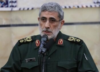 السفير الإيراني ينفي أنباء زيارة قائد فيلق القدس إلى العراق