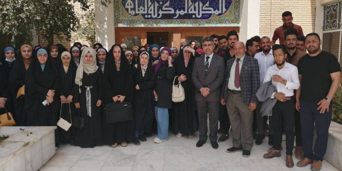 بعد ان اُهِملت وكادت ان تكون منسيّة .. طلبة جامعة كربلاء في زيارة علمية للمكتبة المركزية العامة