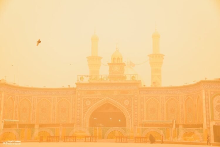 مصّور كربلائي .. يرسم فوتوغرافياً مشاهد للعاصفة الترابية التي ضربت المحافظة