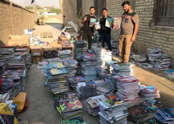 بعد الفشل الحكومي في ادارة الملف التعليمي شباب من كربلاء .. يقدّمون أكثر (6000) ملزمة لطلبة السادس بشكلٍ مجاني!