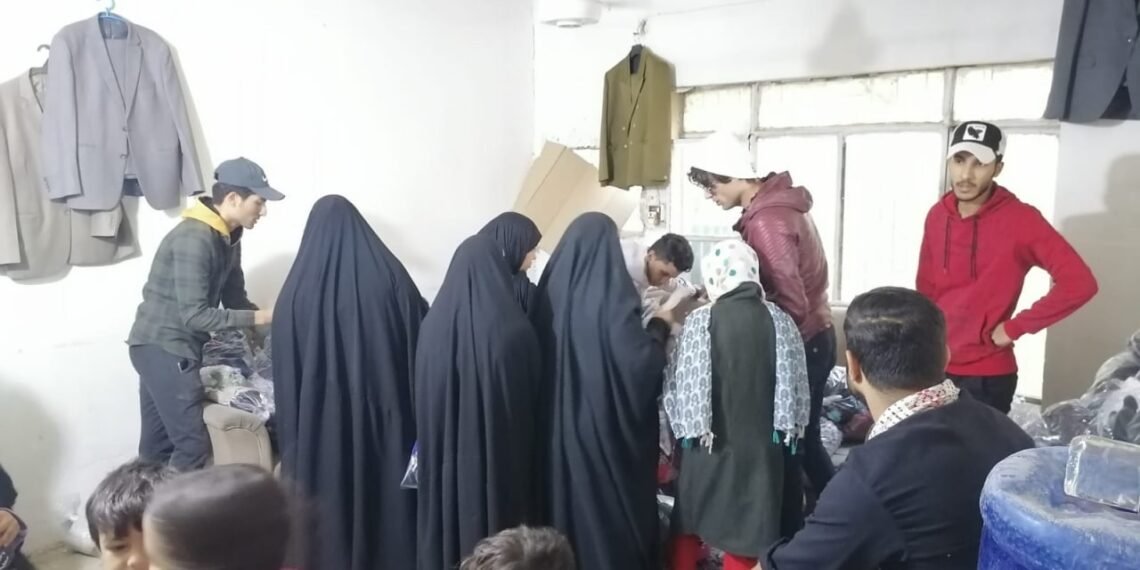 (حملة شتاء دافئ) حملة تطوعية في قضاء الحسينية شمال كربلاء المقدسة لجمع الملابس وتوزيعها على العوائل المتعففة والأيتام
