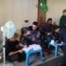 بالصور || تحدياً لحرارة الجو وانعدام اجهزة التبريد والتيار الكهربائي .. نقابة صحفيو كربلاء تباشر بتوزيع بطاقات الماستر كارد على صحفيي المحافظة