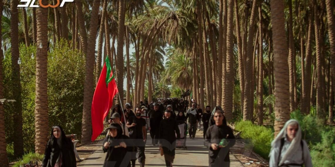 بالصور.. زائري اربعينية سيد الشهداء في طريقهم نحو كعبة الأحرار