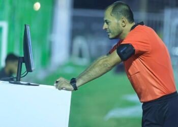 لجنة الحكام العراقية تتهم الاتحاد الدولي بالتسبب في تأخير استخدام تقنية الـ VAR في دوري المحترفين