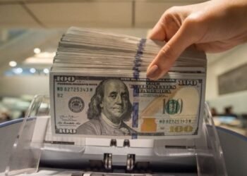 أسعار الدولار تواصل الارتفاع في بغداد لتلامس الـ 166 ألف دينار