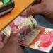 الهجرة تعلن شمول نازحي الخارج بالمنحة المالية