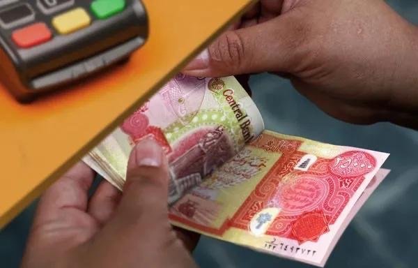الهجرة تعلن شمول نازحي الخارج بالمنحة المالية