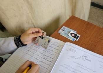 قبيل انطلاق القافلات نحو مكة المكرمة..  صحة كربلاء تُباشر بفحص وتلقيح الحجاج