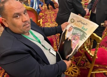 “بعض المثقفينَ يغارون مني”..