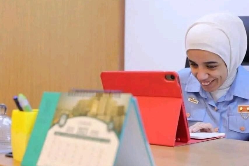 “رقية الزبيدي” اول استاذة جامعية كفيفة في كربلاء