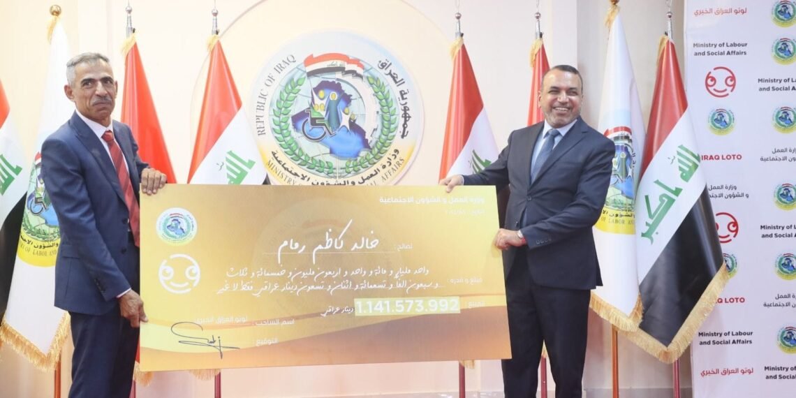 لأول مرة في تاريخ العراق: فوز تاريخي بجائزة المليار دينار في سحب لوتو العراق الخيري يحقق حلم مواطن بسيط