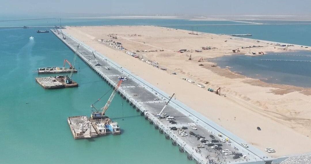 النقل: المرحلة الأولى من ميناء الفاو الكبير ستُنجز العام المقبل وتصاميم طريق التنمية الأولية تشارف على الاكتمال