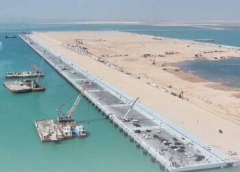 النقل: المرحلة الأولى من ميناء الفاو الكبير ستُنجز العام المقبل وتصاميم طريق التنمية الأولية تشارف على الاكتمال
