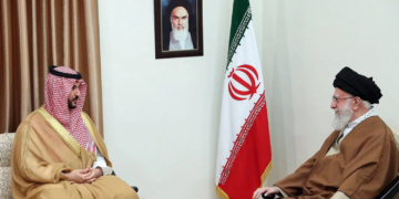 وزير الدفاع السعودي يلتقي المرشد الأعلى في طهران