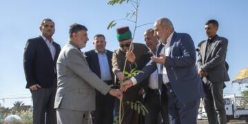 استعدادًا لزيارة الأربعين المقبلة.. العتبة العباسية تطلق حملة لتشجير طريق (يا حسين) بين النجف وكربلاء