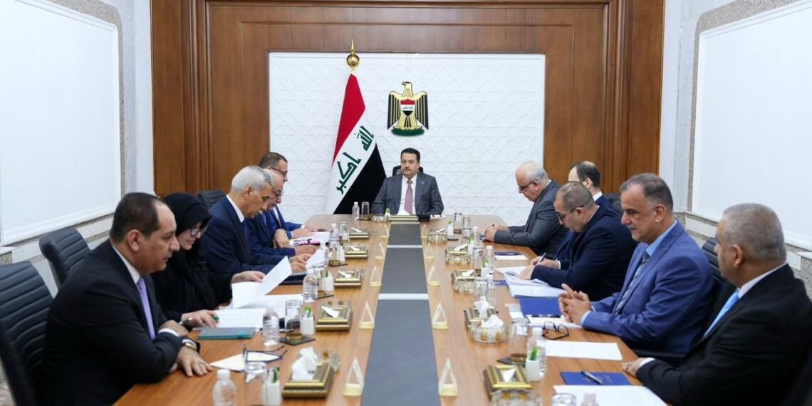 رئيس الوزراء يوجه بالتحول نحو الدفع الإلكتروني لجباية أجور الكهرباء