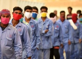 وزارة العمل تلزم القطاع الخاص بتشغيل أربعة عراقيين لكل عامل أجنبي