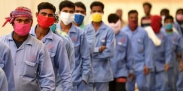 وزارة العمل تلزم القطاع الخاص بتشغيل أربعة عراقيين لكل عامل أجنبي
