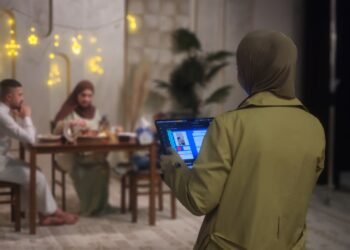 بين الشغف والدقة.. كيف تحولت ريمان محمد إلى واحدة من أبرز كتاب المحتوى في كربلاء؟